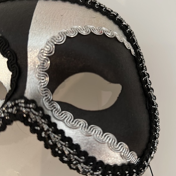 Halloween Mask - Picture 4 of 5